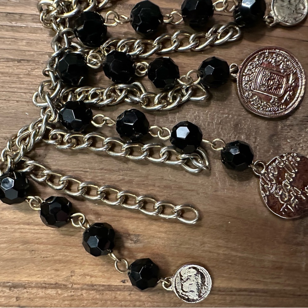 Elegant Black and Gold Necklace